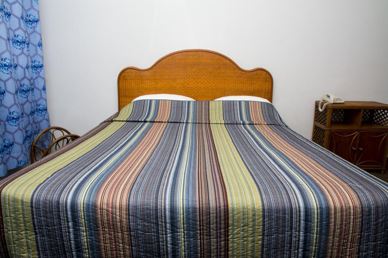 Windjammer International Cuisine & Comfort Inn جورج تاون المظهر الخارجي الصورة