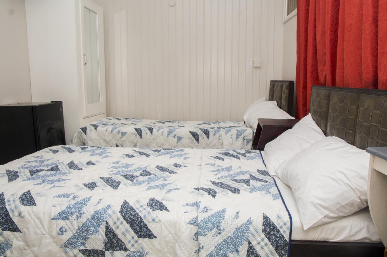 Windjammer International Cuisine & Comfort Inn جورج تاون المظهر الخارجي الصورة