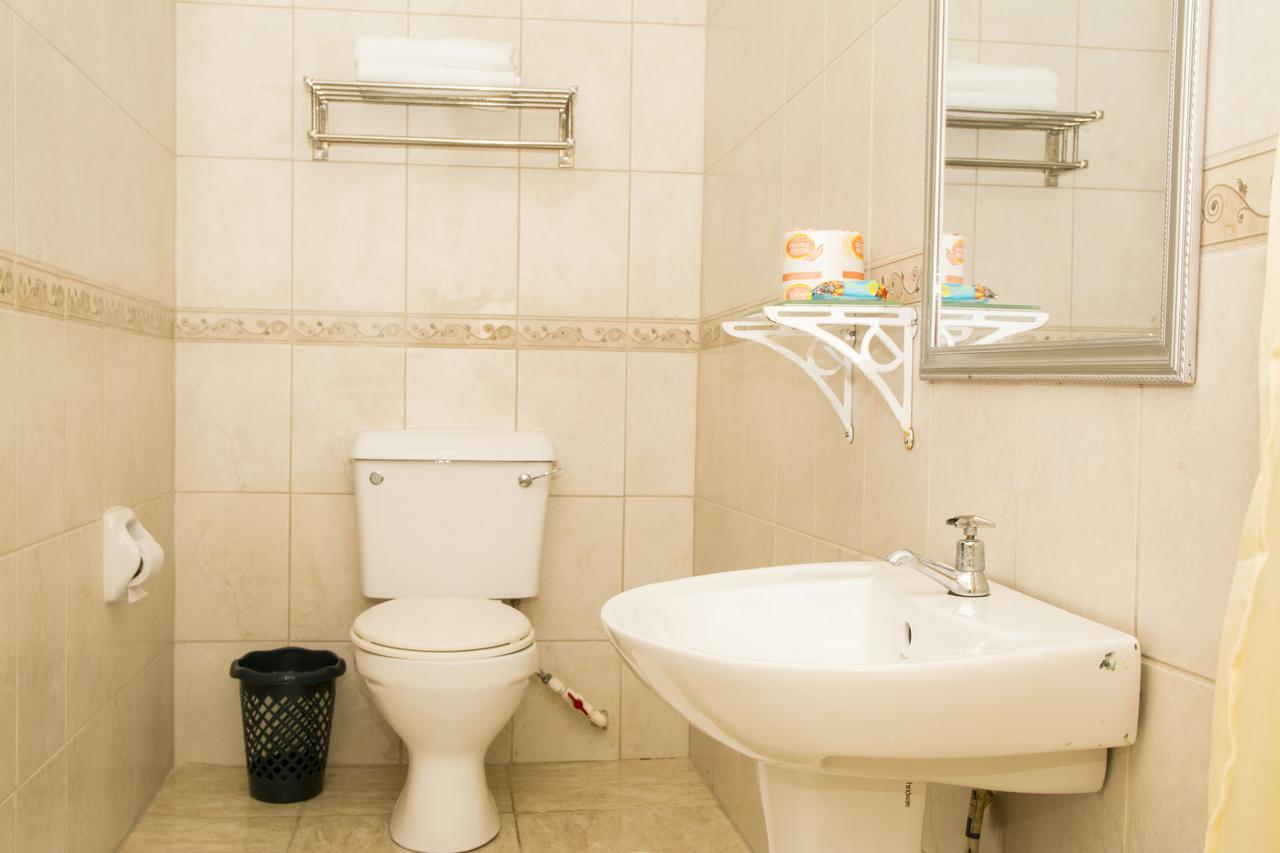Windjammer International Cuisine & Comfort Inn جورج تاون المظهر الخارجي الصورة